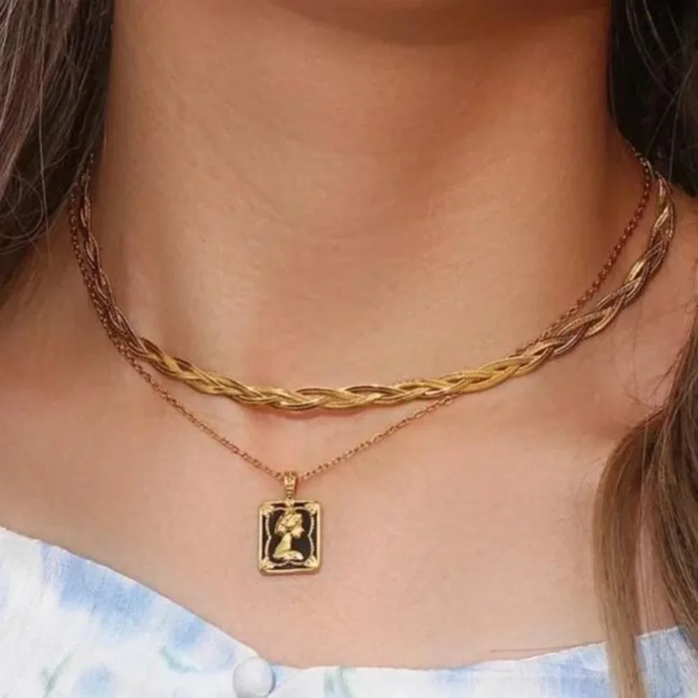 NEW ELIZABETH 18K GOLD PENDANT NECKLACE, NICE NECKLACE, CUTE NECKLACE - Picture 2 of 6